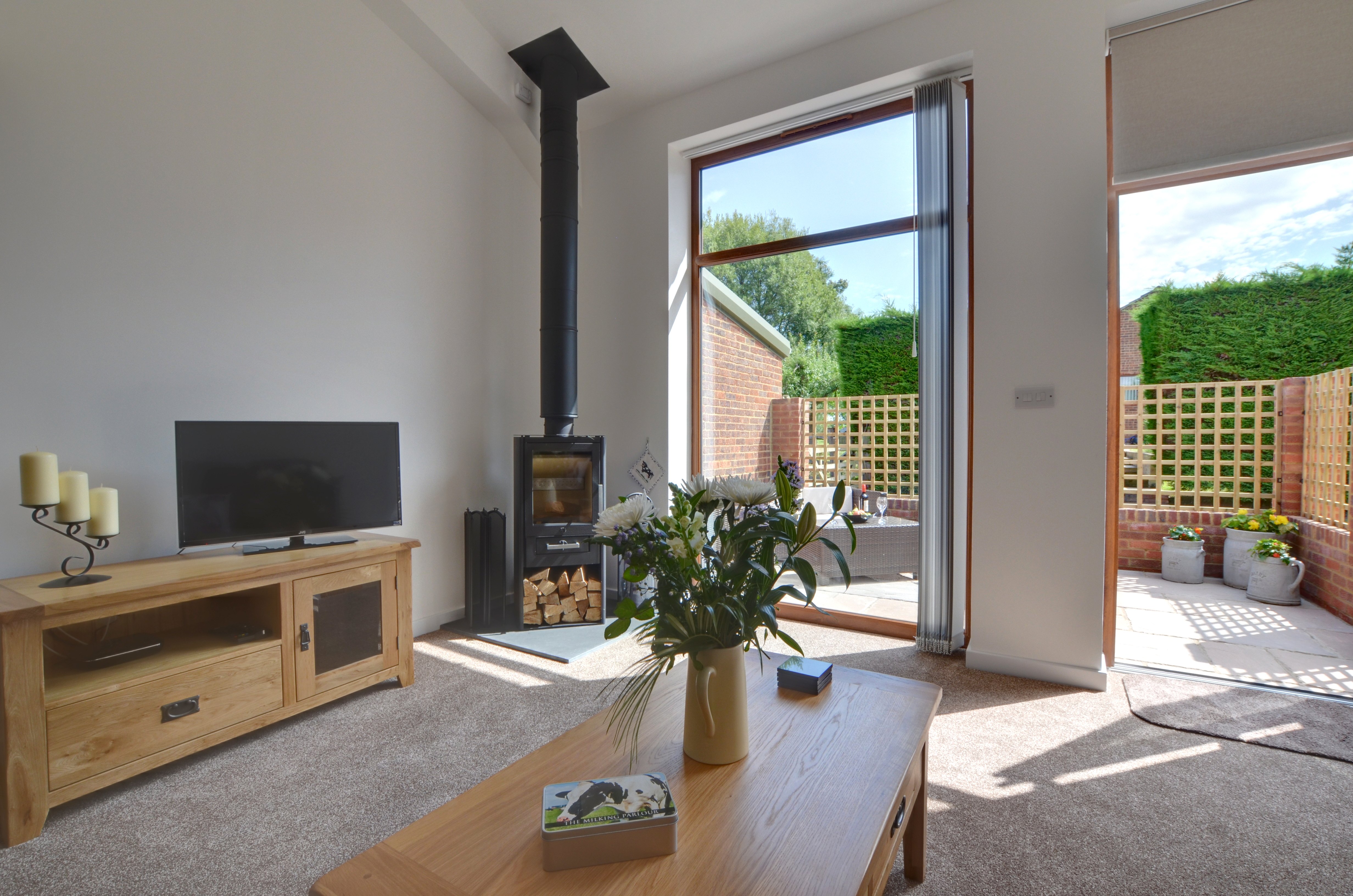 CB642 - Access to Garden.jpg