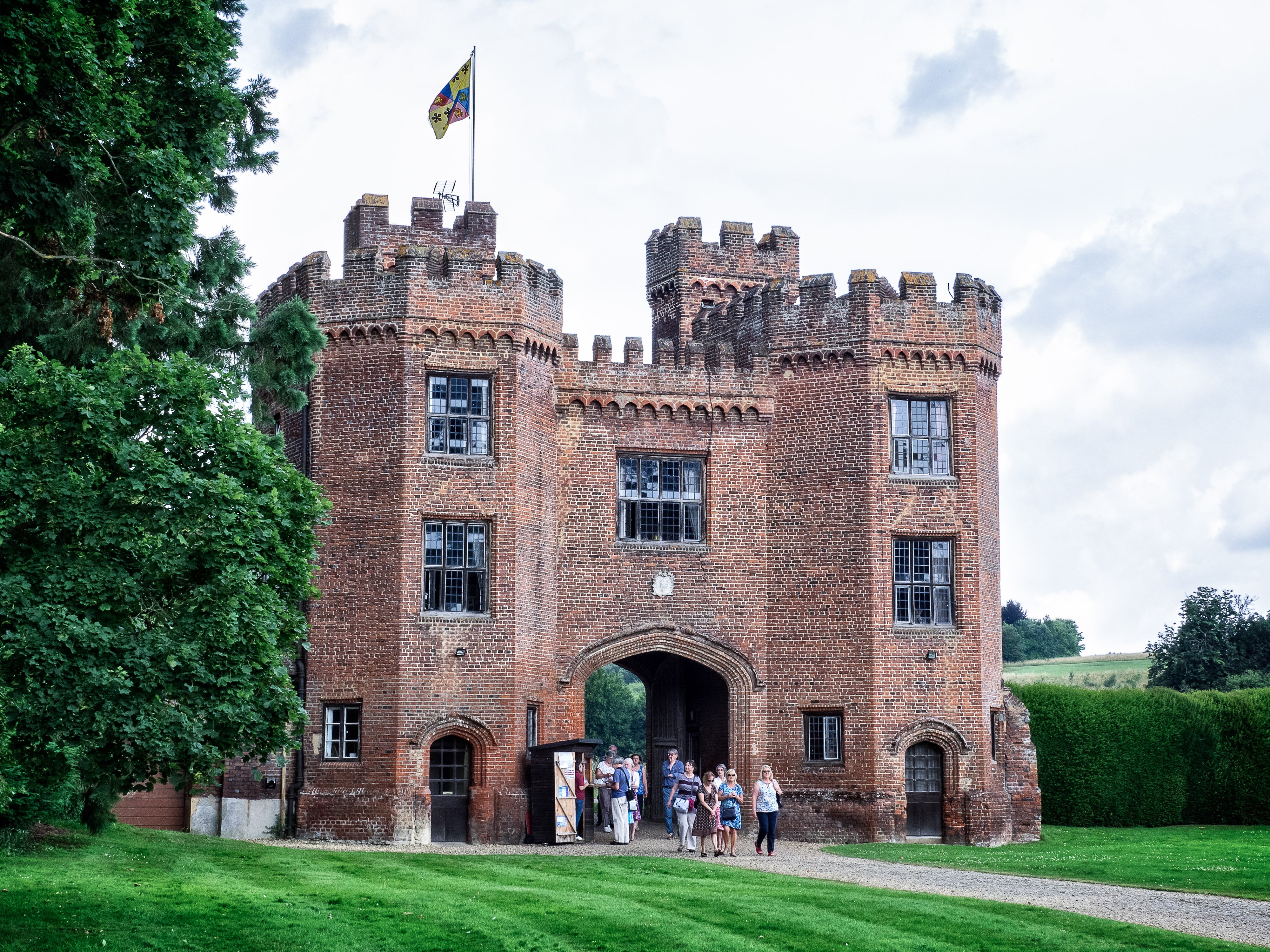 gatehouse-lullingstone-castle_28444554856_o.jpg