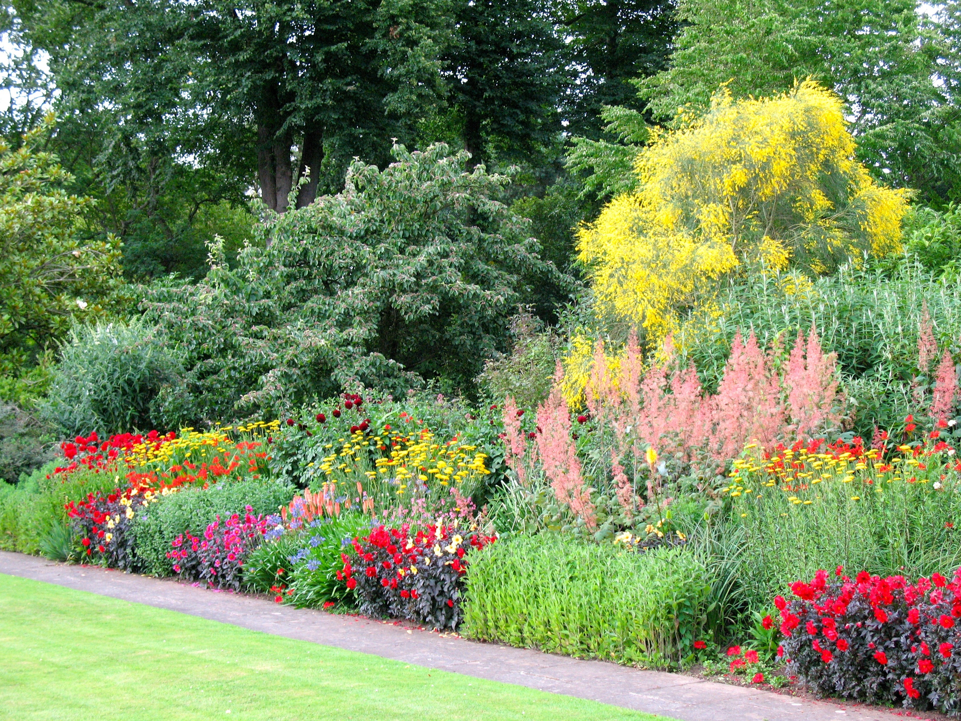 Great Comp Borders Providing Beautiful Backdrop For Shakespeare Outdoors