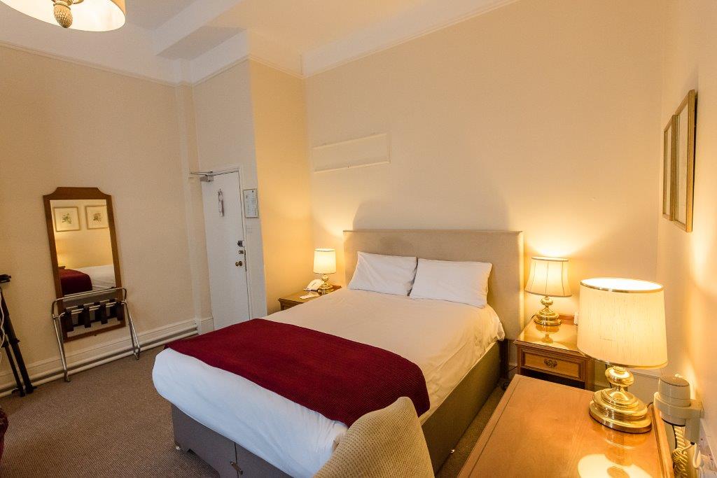 Double Room Mirror Web 25