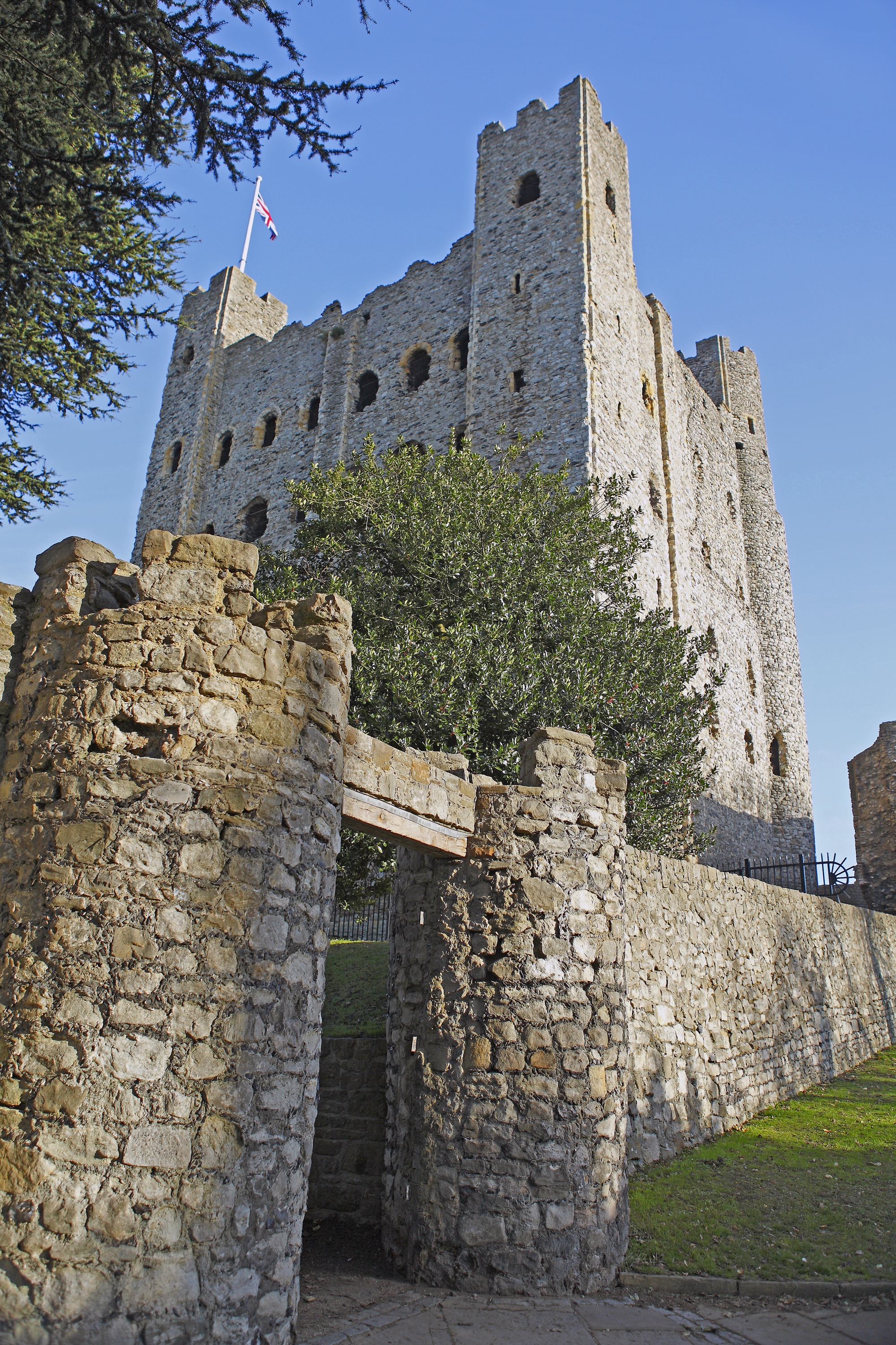 Rochester_Castle_bakerswalk.jpg